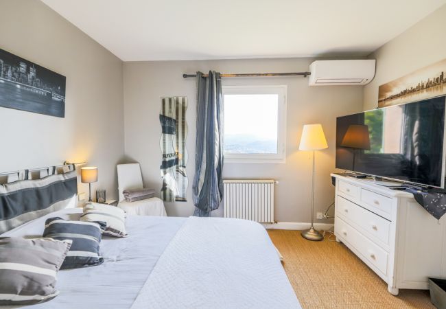 Villa in Nice - LOU MAS SOUBRAN, Magnificent Villa, terrace with swimming pool by RIVIERA HOLIDAY HOMES Villa in Nice - LOU MAS SOUBRAN, Magnificent Villa, terrace with swimming pool by RIVIERA HOLIDAY HOMES