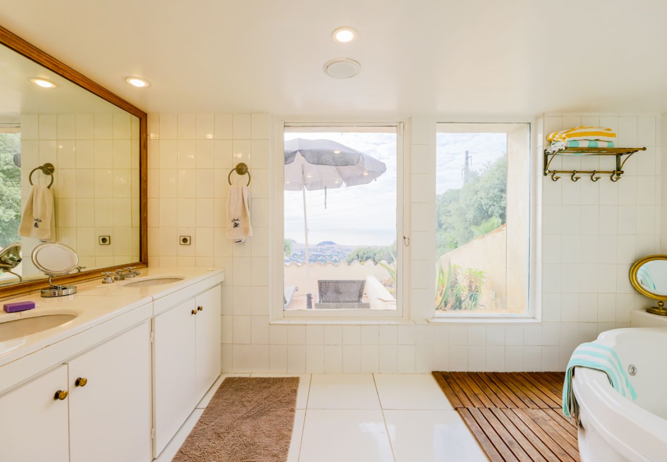 Another view of the ensuite bathroom with beautiful view