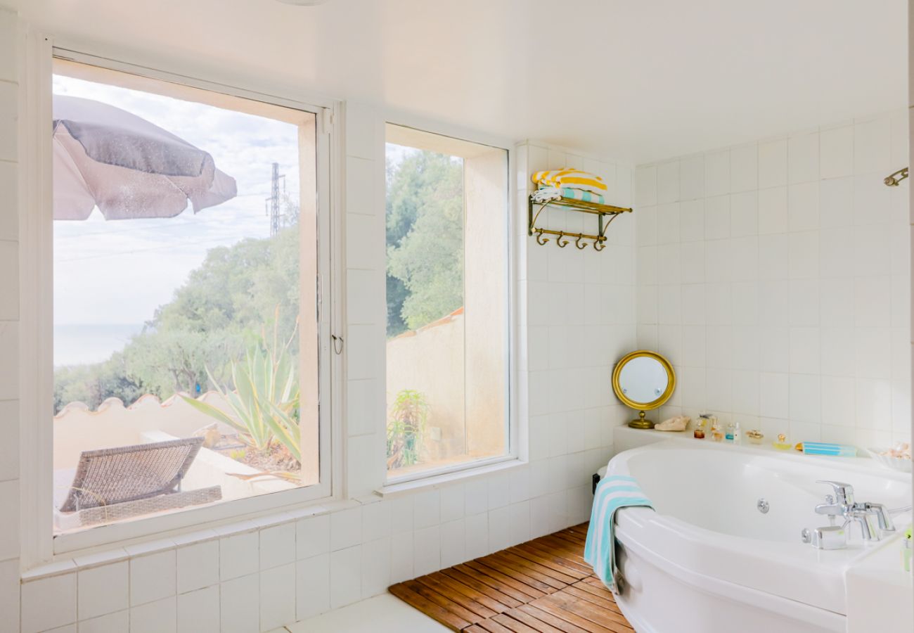 Ensuite bathroom with beautiful view