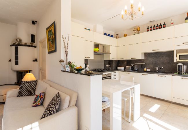 Villa in Juan-les-Pins - VILLA LES ONDES, Charmente Villa, terrace, garden with swimming pool by RIVIERA HOLIDAY HOMES Villa in Juan-les-Pins - VILLA LES ONDES, Charmente Villa, terrace, garden with swimming pool by RIVIERA HOLIDAY HOMES