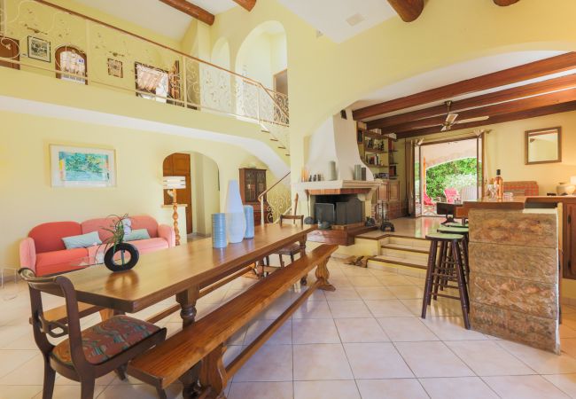 Villa in Tourrette-Levens - LA ROHIERE, Magnificent Villa with Pool by RIVIERA HOLIDAY HOMES Villa in Tourrette-Levens - LA ROHIERE, Magnificent Villa with Pool by RIVIERA HOLIDAY HOMES