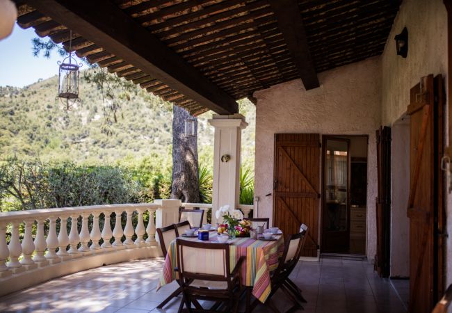 Villa in Tourrette-Levens - LA ROHIERE, Magnificent Villa with Pool by RIVIERA HOLIDAY HOMES Villa in Tourrette-Levens - LA ROHIERE, Magnificent Villa with Pool by RIVIERA HOLIDAY HOMES