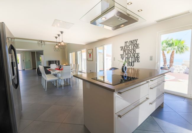 Villa in Nice - LA CORNICHE D'ARGENT, Garden with Pool by RIVIERA HOLIDAY HOMES Villa in Nice - LA CORNICHE D'ARGENT, Garden with Pool by RIVIERA HOLIDAY HOMES