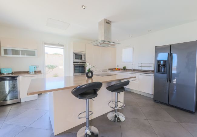 Villa in Nice - LA CORNICHE D'ARGENT, Garden with Pool by RIVIERA HOLIDAY HOMES Villa in Nice - LA CORNICHE D'ARGENT, Garden with Pool by RIVIERA HOLIDAY HOMES