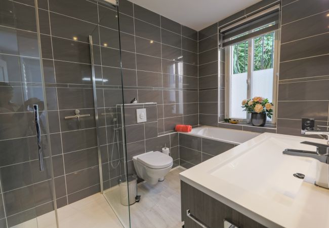 Villa in Vence - LA VENCIANNE II Large Villa with garden, swimming pool by RIVIERA HOLIDAY HOMES Villa in Vence - LA VENCIANNE II Large Villa with garden, swimming pool by RIVIERA HOLIDAY HOMES