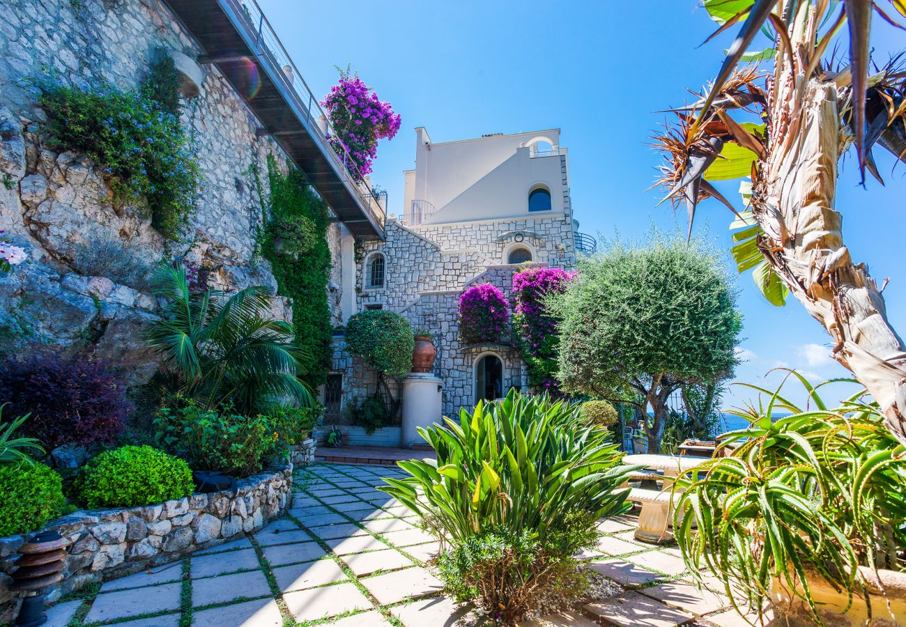 Villa facing the sea in Nice