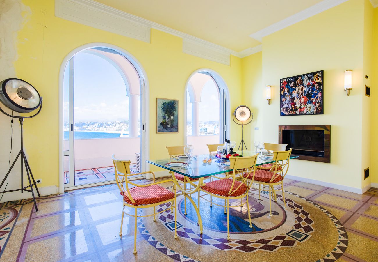 Dining room with sea view