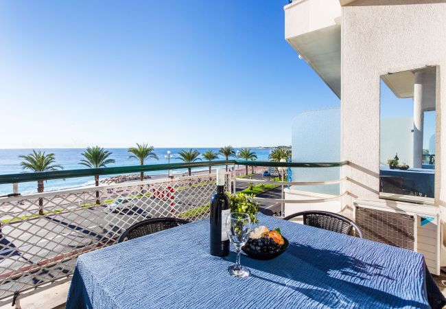 Terrace on the Promenade des Anglais with sea view