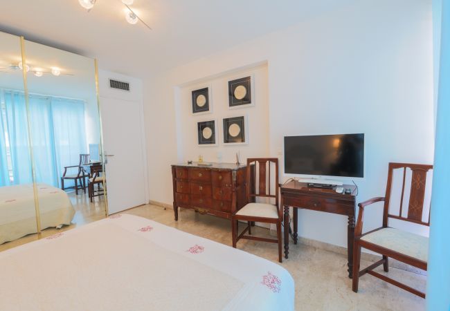 Apartment in Nice - MASSENET VIEW, Apartment with a beautiful terrace with sea view by RIVIERA HOLIDAY HOMES  Apartment in Nice - MASSENET VIEW, Apartment with a beautiful terrace with sea view by RIVIERA HOLIDAY HOMES