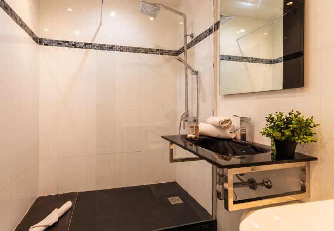 Apartment in Nice - MASSENET VIEW, Apartment with a beautiful terrace with sea view by RIVIERA HOLIDAY HOMES  Apartment in Nice - MASSENET VIEW, Apartment with a beautiful terrace with sea view by RIVIERA HOLIDAY HOMES