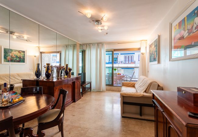 Apartment in Nice - MASSENET VIEW, Apartment with a beautiful terrace with sea view by RIVIERA HOLIDAY HOMES  Apartment in Nice - MASSENET VIEW, Apartment with a beautiful terrace with sea view by RIVIERA HOLIDAY HOMES