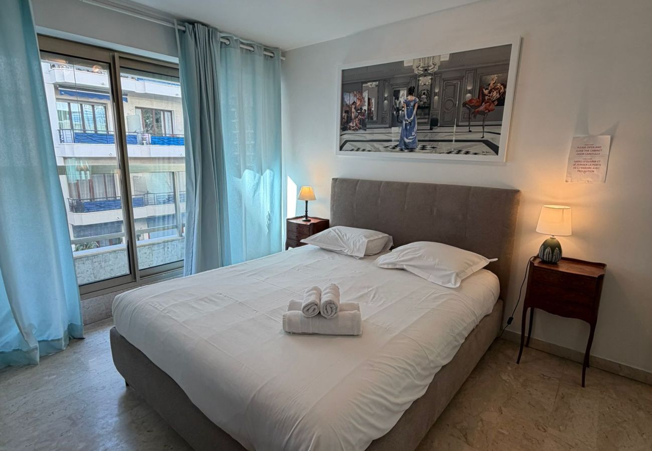 Apartment in Nice - MASSENET VIEW, Apartment with a beautiful terrace with sea view by RIVIERA HOLIDAY HOMES 