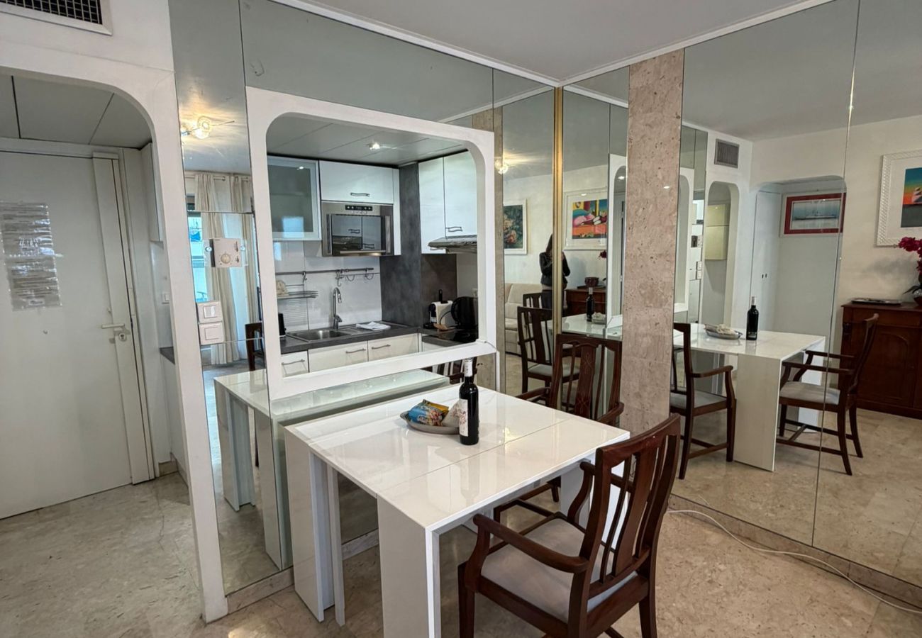 Apartment in Nice - MASSENET VIEW, Apartment with a beautiful terrace with sea view by RIVIERA HOLIDAY HOMES 