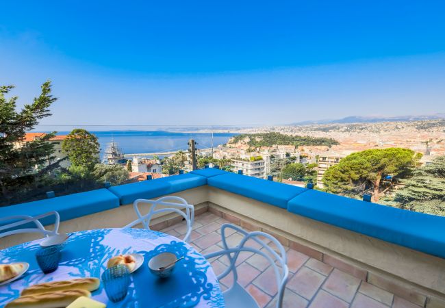 TERRACE Villa in Nice - MONT BORON VIEW, Pretty Villa with pool, sea view BY RIVIERA HOLIDAY HOMES