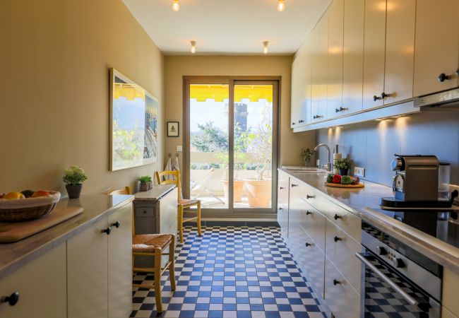 Apartment in Juan-les-Pins - LE CHATEAU DE LA PINEDE By Riviera Holiday Homes Apartment in Juan-les-Pins - LE CHATEAU DE LA PINEDE By Riviera Holiday Homes