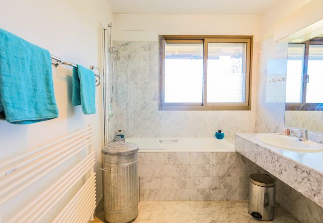 Apartment in Juan-les-Pins - LE CHATEAU DE LA PINEDE By Riviera Holiday Homes Apartment in Juan-les-Pins - LE CHATEAU DE LA PINEDE By Riviera Holiday Homes
