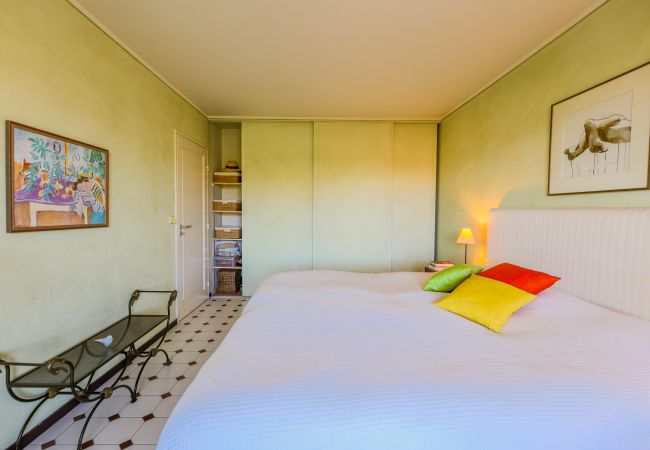 Apartment in Juan-les-Pins - LE CHATEAU DE LA PINEDE By Riviera Holiday Homes Apartment in Juan-les-Pins - LE CHATEAU DE LA PINEDE By Riviera Holiday Homes