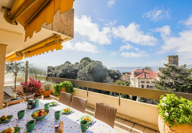 Apartment in Juan-les-Pins - LE CHATEAU DE LA PINEDE By Riviera Holiday Homes Apartment in Juan-les-Pins - LE CHATEAU DE LA PINEDE By Riviera Holiday Homes