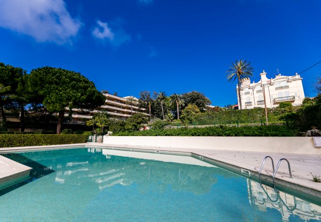 Apartment in Juan-les-Pins - LE CHATEAU DE LA PINEDE By Riviera Holiday Homes Apartment in Juan-les-Pins - LE CHATEAU DE LA PINEDE By Riviera Holiday Homes