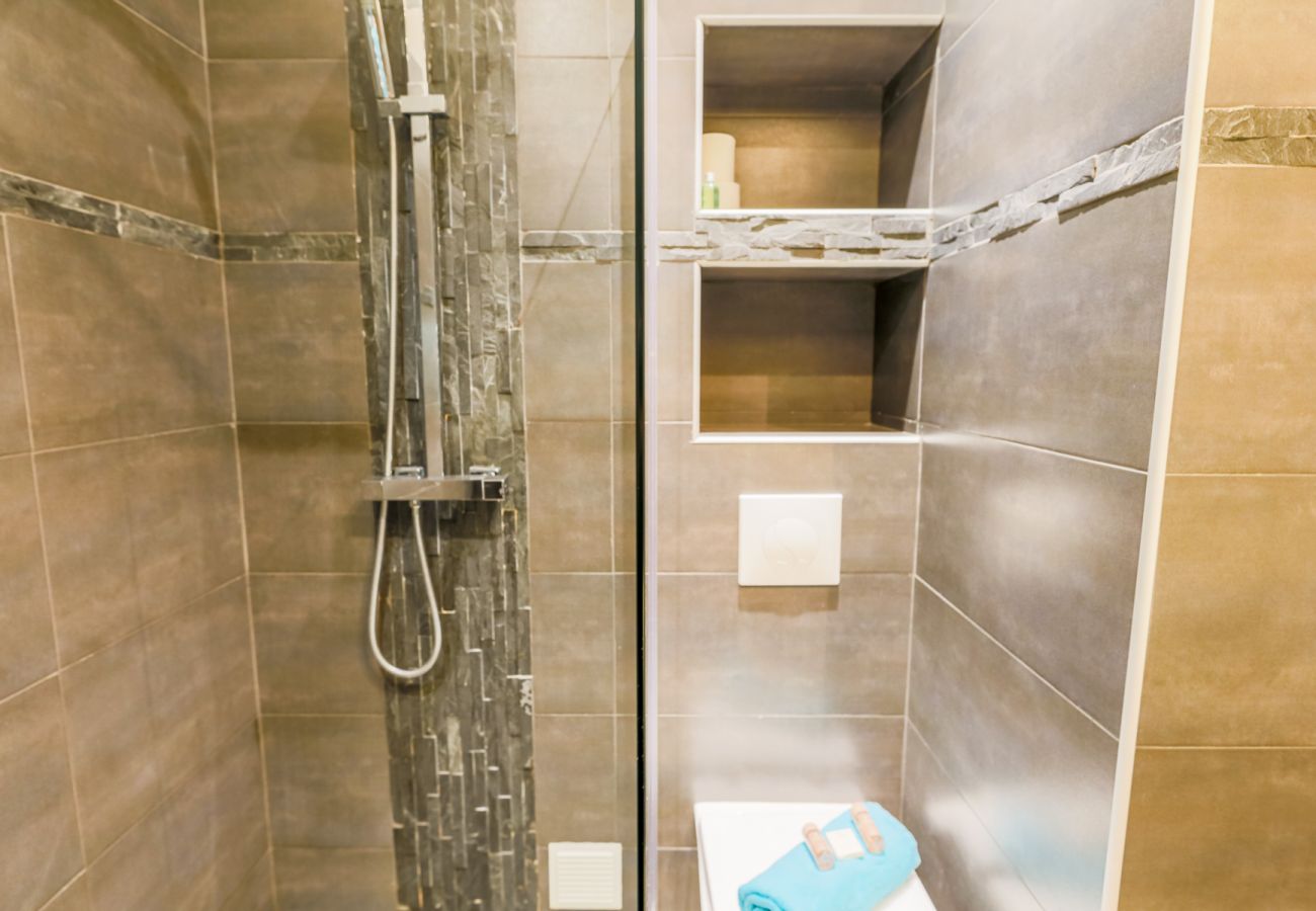 BATHROOM WITH WALK IN SHOWER