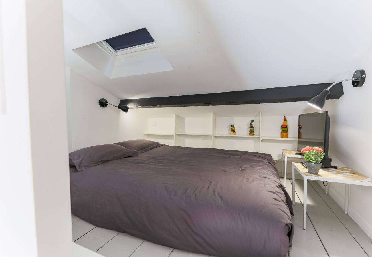 Bedroom n ° 1 with queen size bed