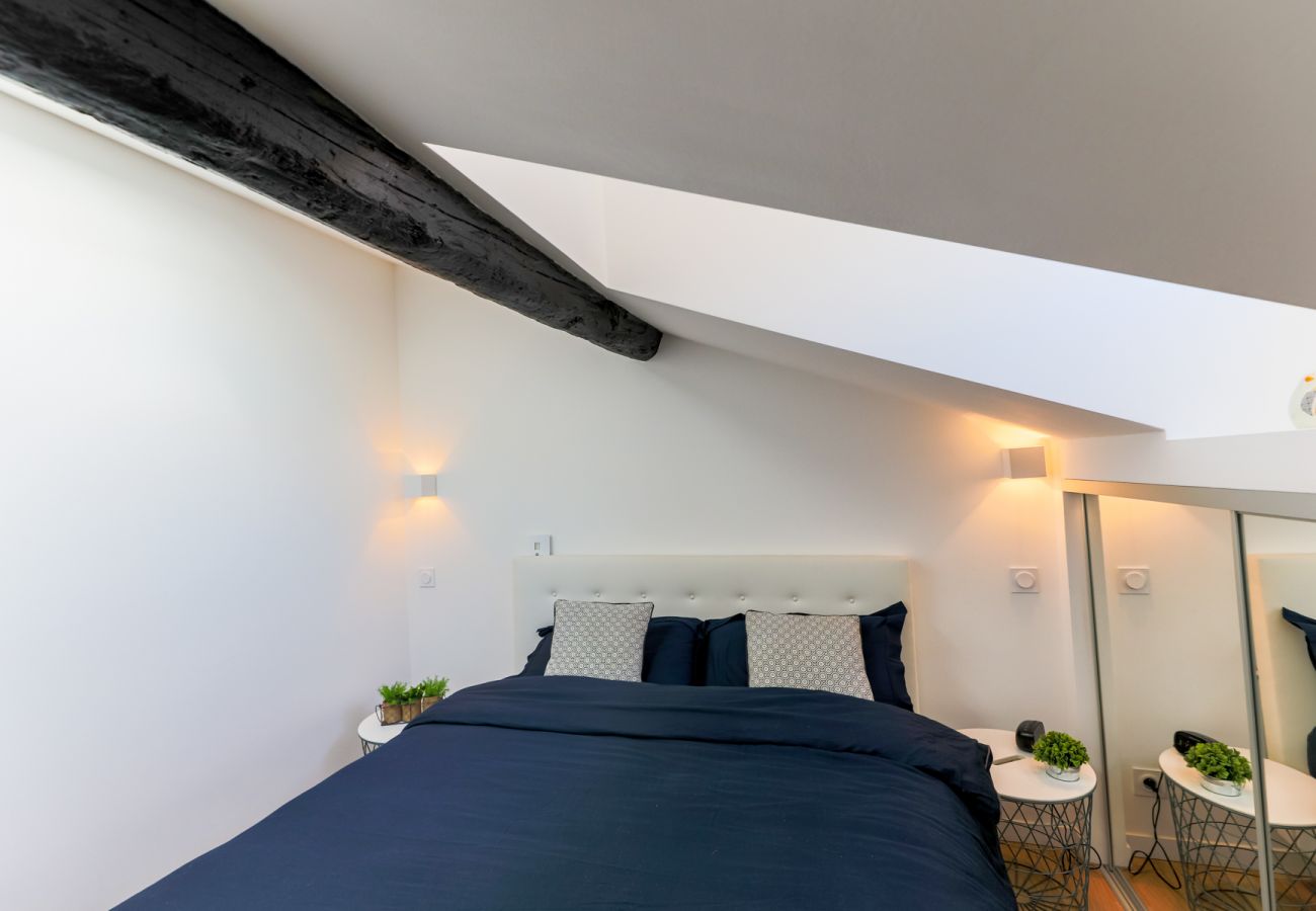 Another view of bedroom n ° 2 with queen size bed