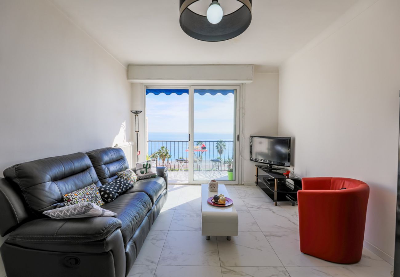 Living room opening onto the balcony