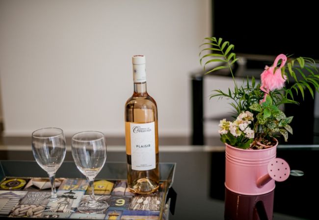 Apartment in Nice - SUEDE By Riviera Holiday Homes Apartment in Nice - SUEDE By Riviera Holiday Homes