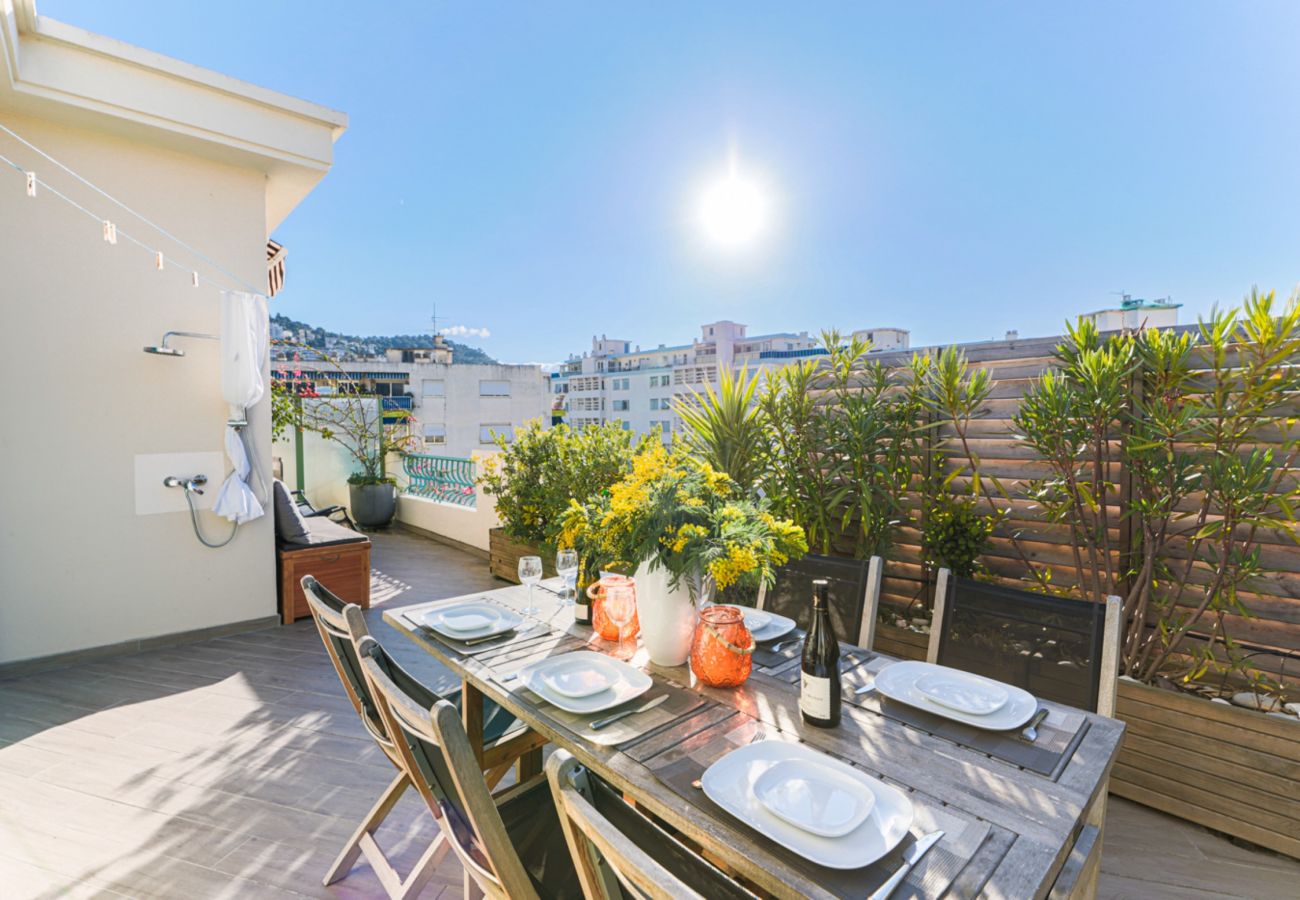 Terrace with table and chairs