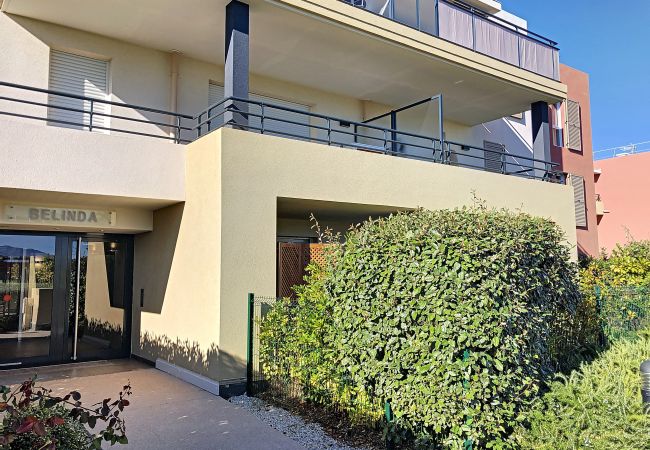 Apartment in Nice - DOMAINE DES ROSES, swimming-pool, AC, garden By Riviera Holiday Homes Apartment in Nice - DOMAINE DES ROSES, swimming-pool, AC, garden By Riviera Holiday Homes