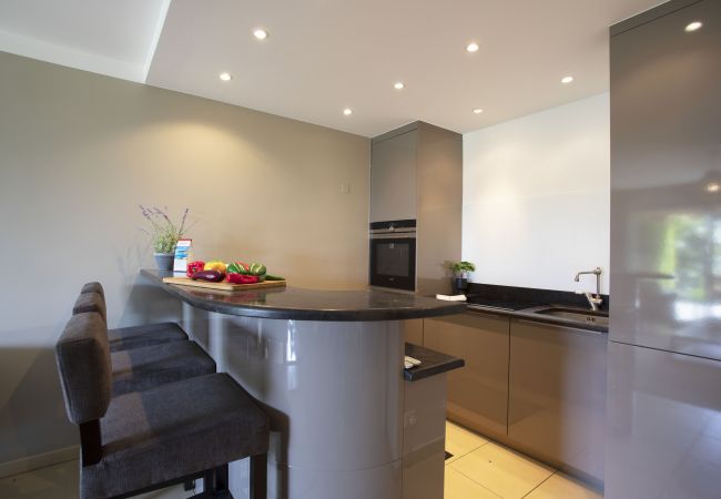 Apartment in Nice - DOMAINE DES ROSES, swimming-pool, AC, garden By Riviera Holiday Homes Apartment in Nice - DOMAINE DES ROSES, swimming-pool, AC, garden By Riviera Holiday Homes