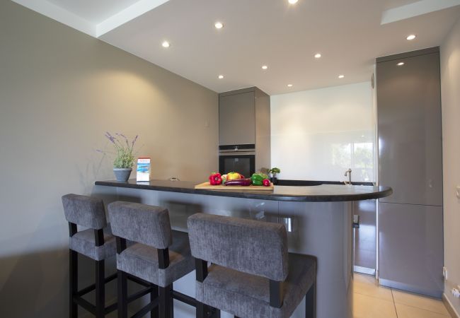 Apartment in Nice - DOMAINE DES ROSES, swimming-pool, AC, garden By Riviera Holiday Homes Apartment in Nice - DOMAINE DES ROSES, swimming-pool, AC, garden By Riviera Holiday Homes