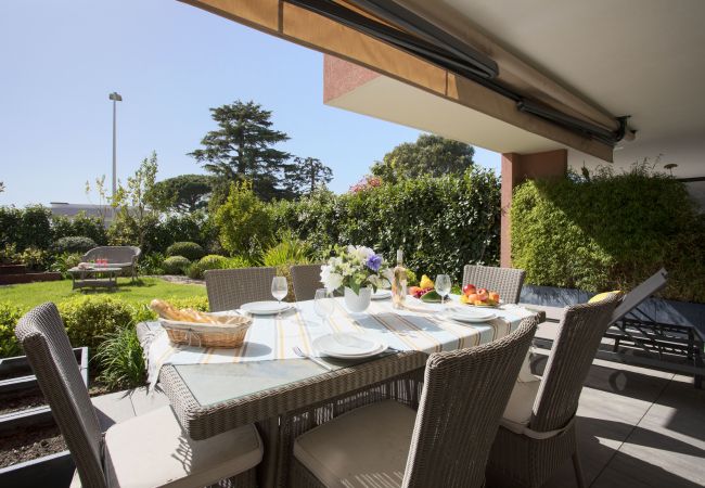 Apartment in Nice - DOMAINE DES ROSES, swimming-pool, AC, garden By Riviera Holiday Homes Apartment in Nice - DOMAINE DES ROSES, swimming-pool, AC, garden By Riviera Holiday Homes