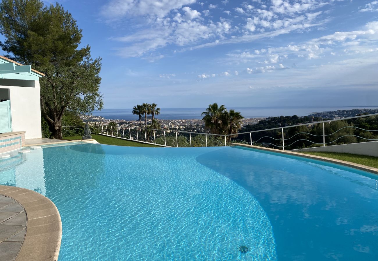 Swimming pool on the heights of Nice