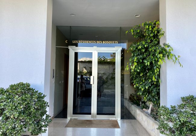  Entrance to the building in Nice