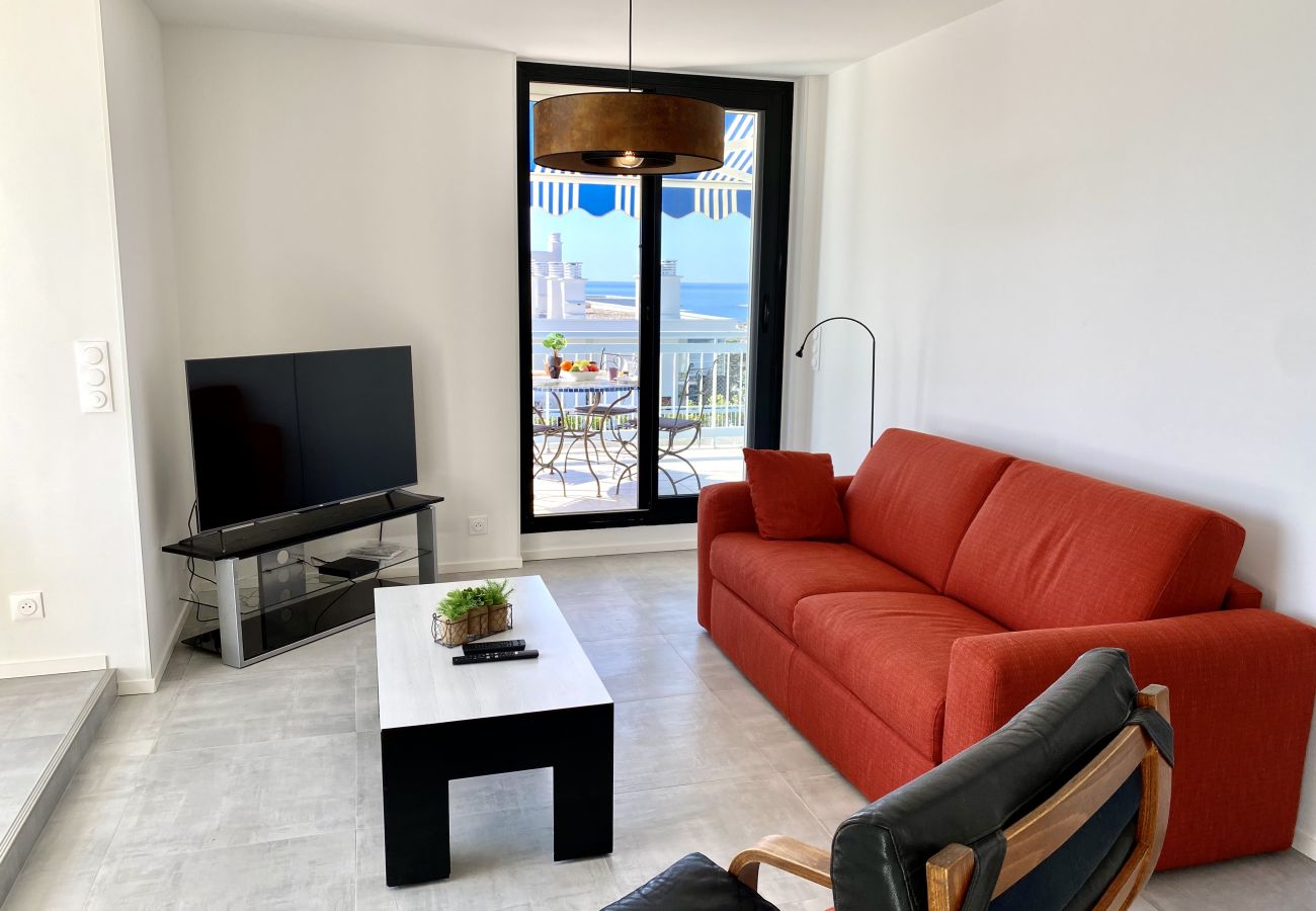 Living room dining room in Nice