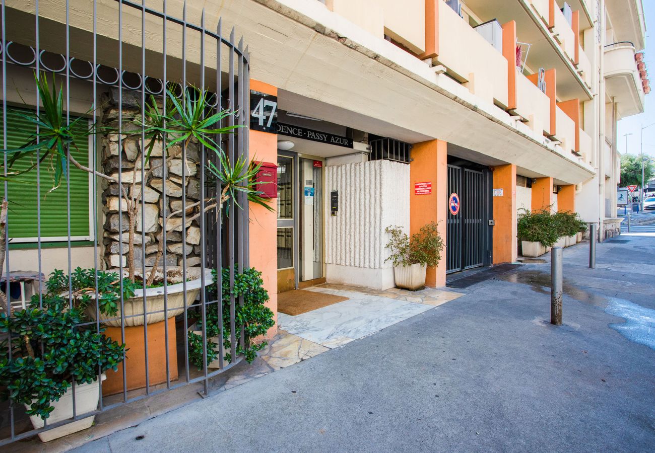 Facade of the building in Nice