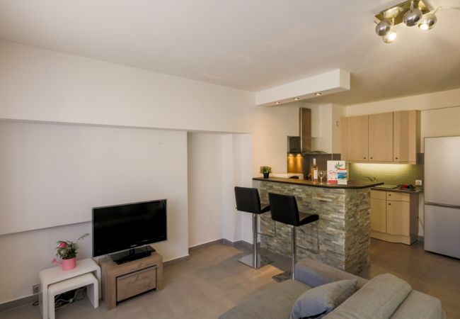  in Nice - SUEDE 4 - Balcony & A/C, 100 m from the beach - By Riviera Holiday Homes
