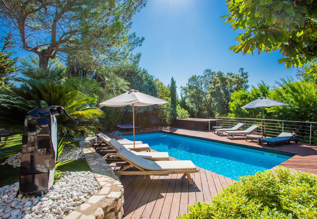 Swimming pool with deckchair