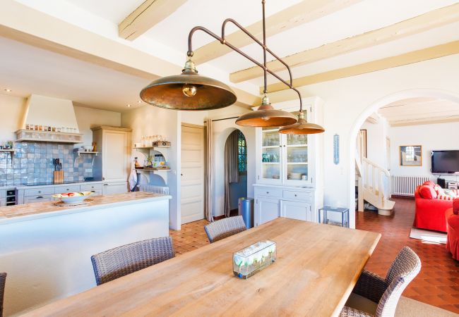 Villa in Roquefort-les-Pins - Villa Les Feuillets VI4250 by Riviera Holiday Homes Villa in Roquefort-les-Pins - Villa Les Feuillets VI4250 by Riviera Holiday Homes