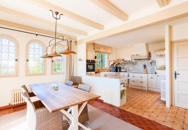 Villa in Roquefort-les-Pins - Villa Les Feuillets VI4250 by Riviera Holiday Homes Villa in Roquefort-les-Pins - Villa Les Feuillets VI4250 by Riviera Holiday Homes