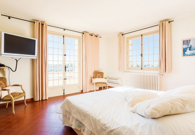 Villa in Roquefort-les-Pins - Villa Les Feuillets VI4250 by Riviera Holiday Homes Villa in Roquefort-les-Pins - Villa Les Feuillets VI4250 by Riviera Holiday Homes