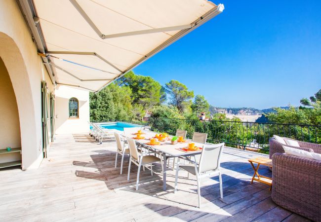 Villa in Roquefort-les-Pins - Villa Les Feuillets VI4250 by Riviera Holiday Homes Villa in Roquefort-les-Pins - Villa Les Feuillets VI4250 by Riviera Holiday Homes