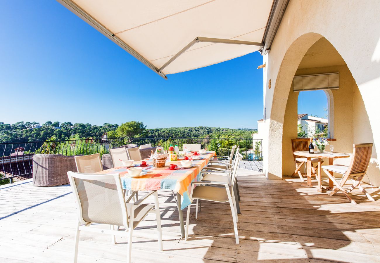 Spacious terrace in Roquefort les Pins