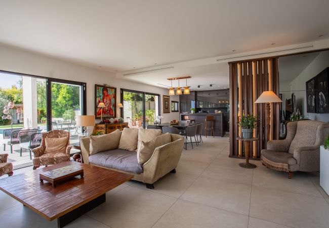 Villa in Nice - Villa Les Sources By Riviera Holiday Homes Villa in Nice - Villa Les Sources By Riviera Holiday Homes