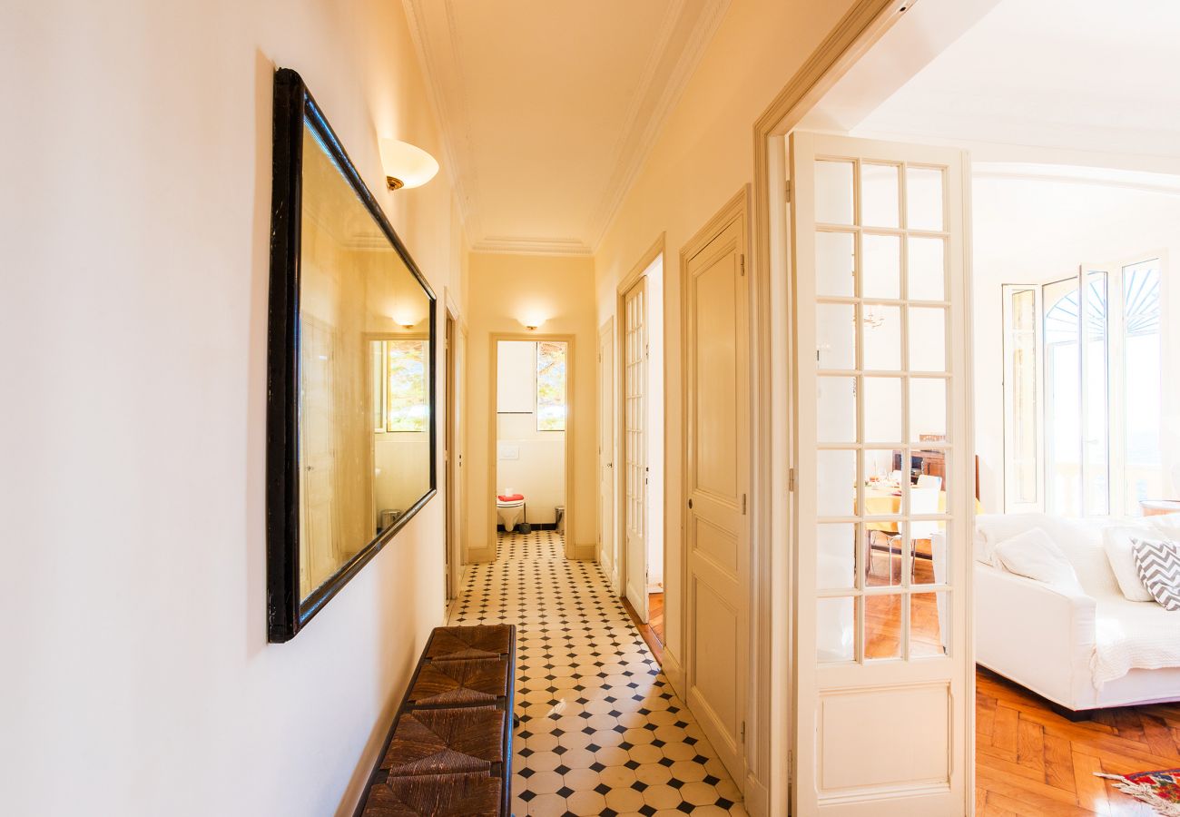 Il corridoio che porta al soggiorno - cucina - sala da pranzo