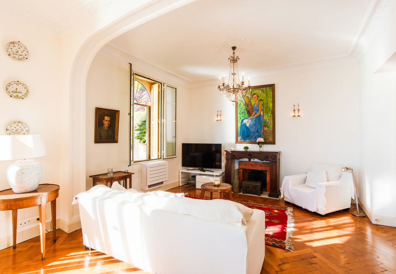 The living room - dining room with fireplace