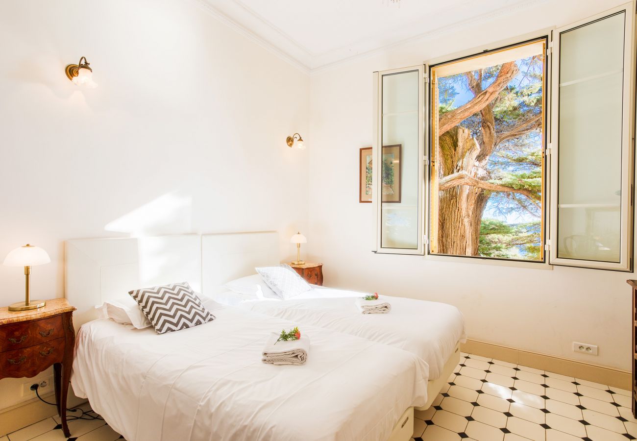 Bedroom with greenery and sea view