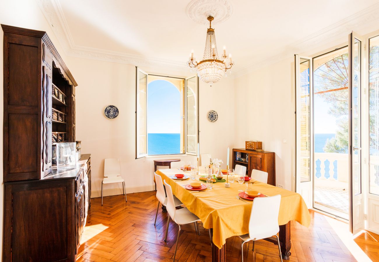 The dining room with sea view