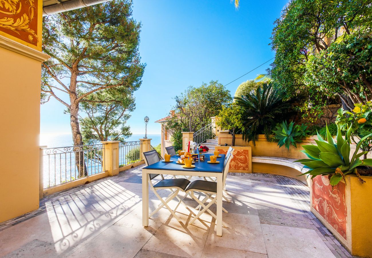 Terrace with sea view and greenery